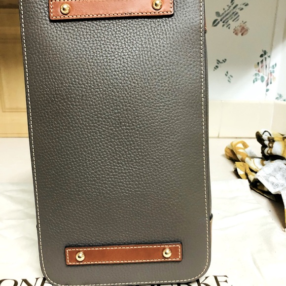 Dooney domed satchel-closet NWT./yellow card, dust bag, PRICE FIRM 🐘 color - Picture 6 of 16